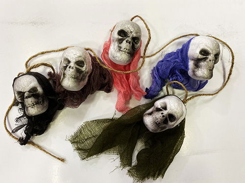 Skull Shaped Hanging Ornament Skeleton Heads 5 Pcs 120 cm