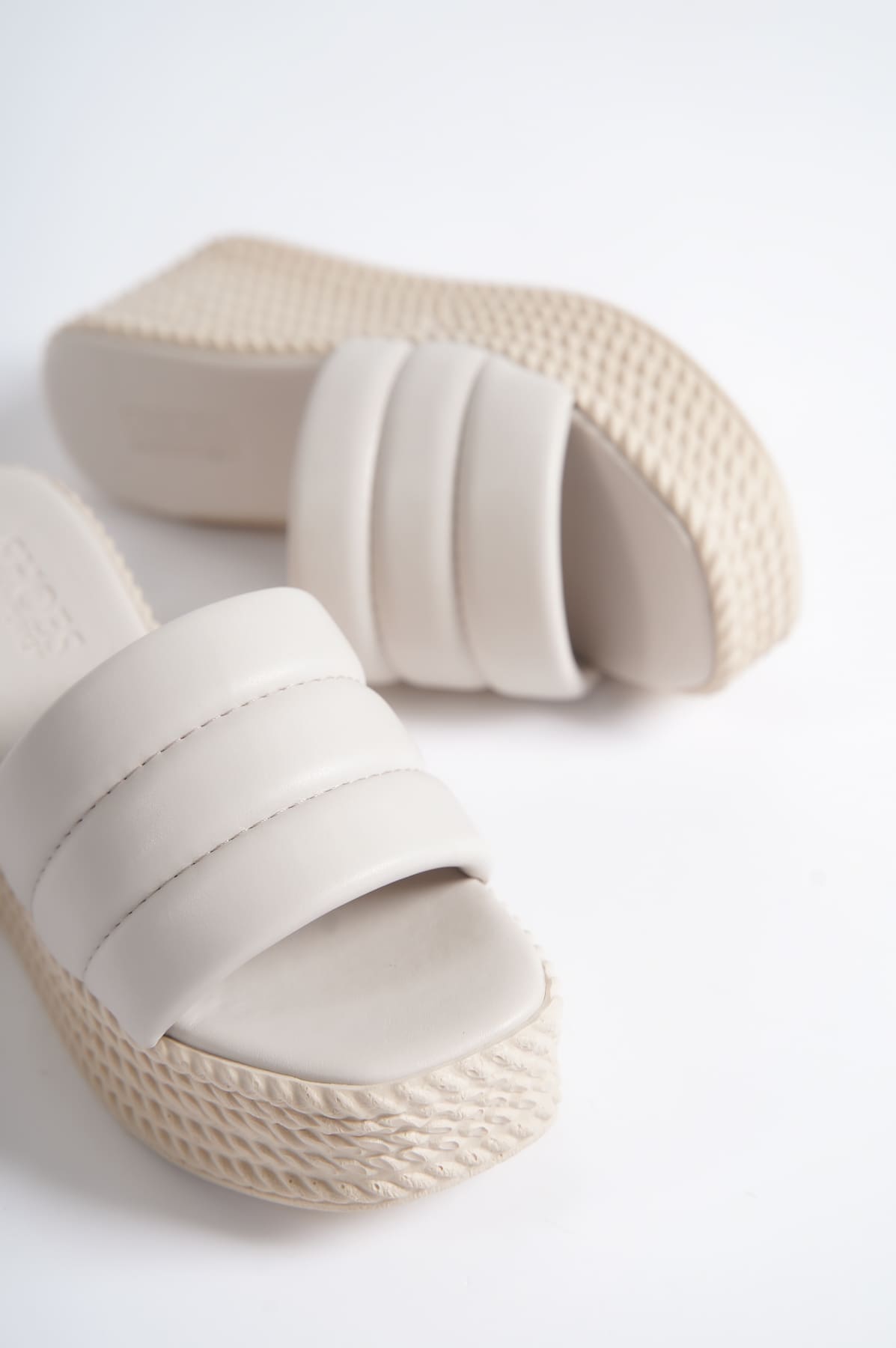 CLZ948 Filled Heeled Orthopedic Sole Straw Look Women's Slippers KT Cream