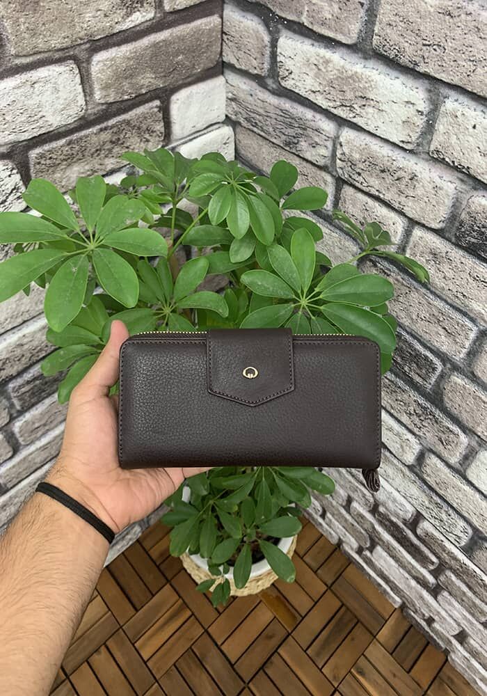 Matte Brown Hand Portfolio with Zipper and Leather Pat