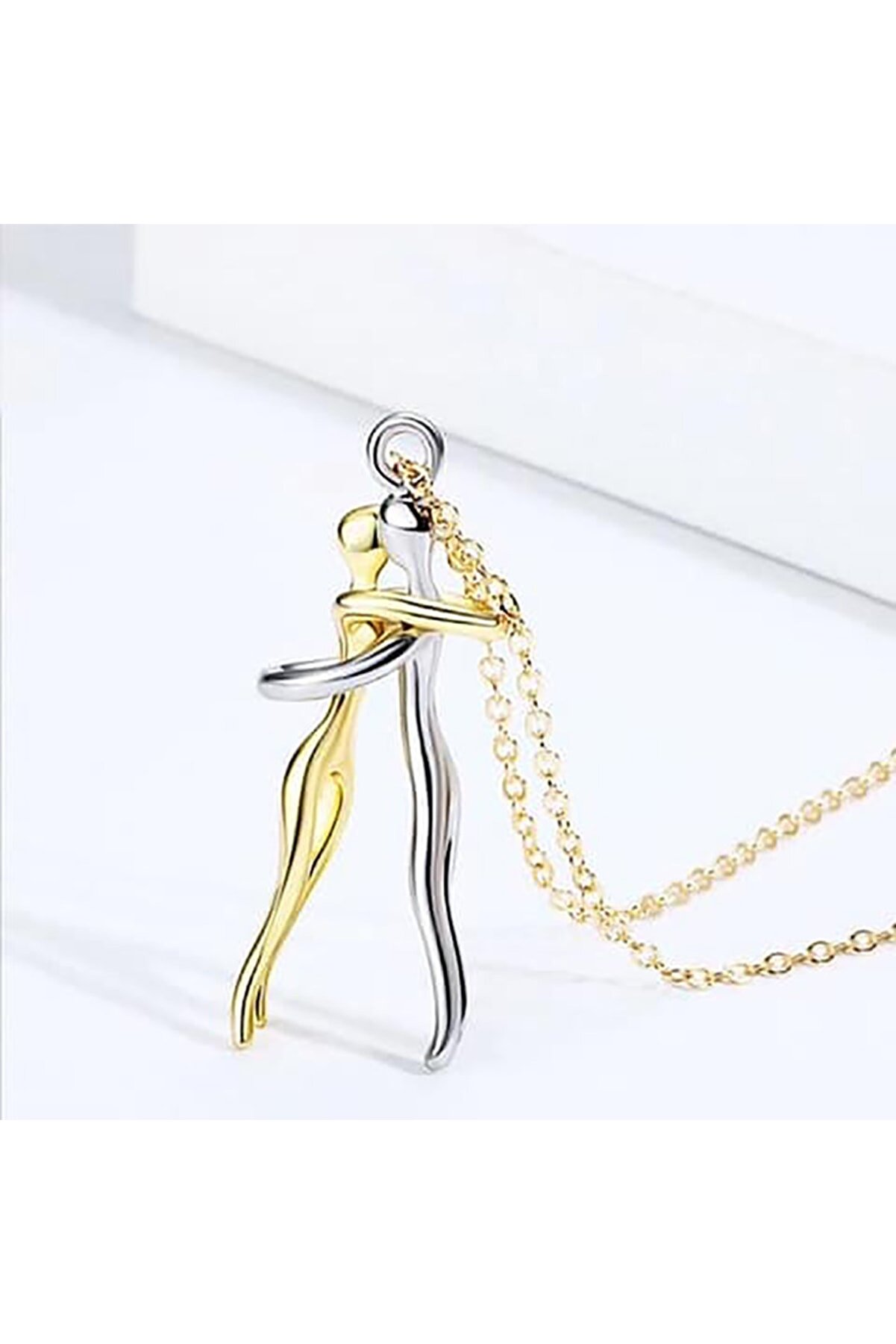 Hugging Lovers Pendant Double Color Thin Chain Design Necklace 40 cm