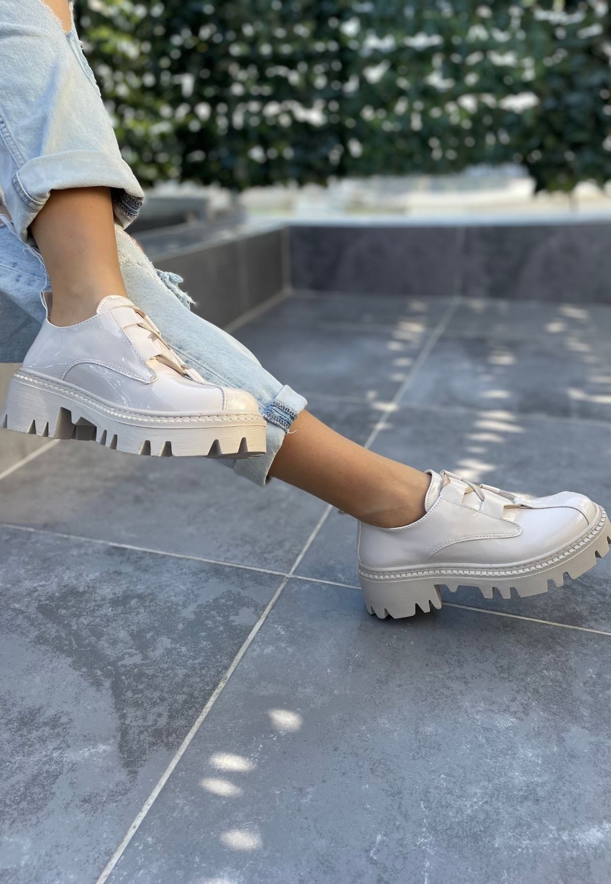 Beige Patent Leather Lace-up Oxford Shoes