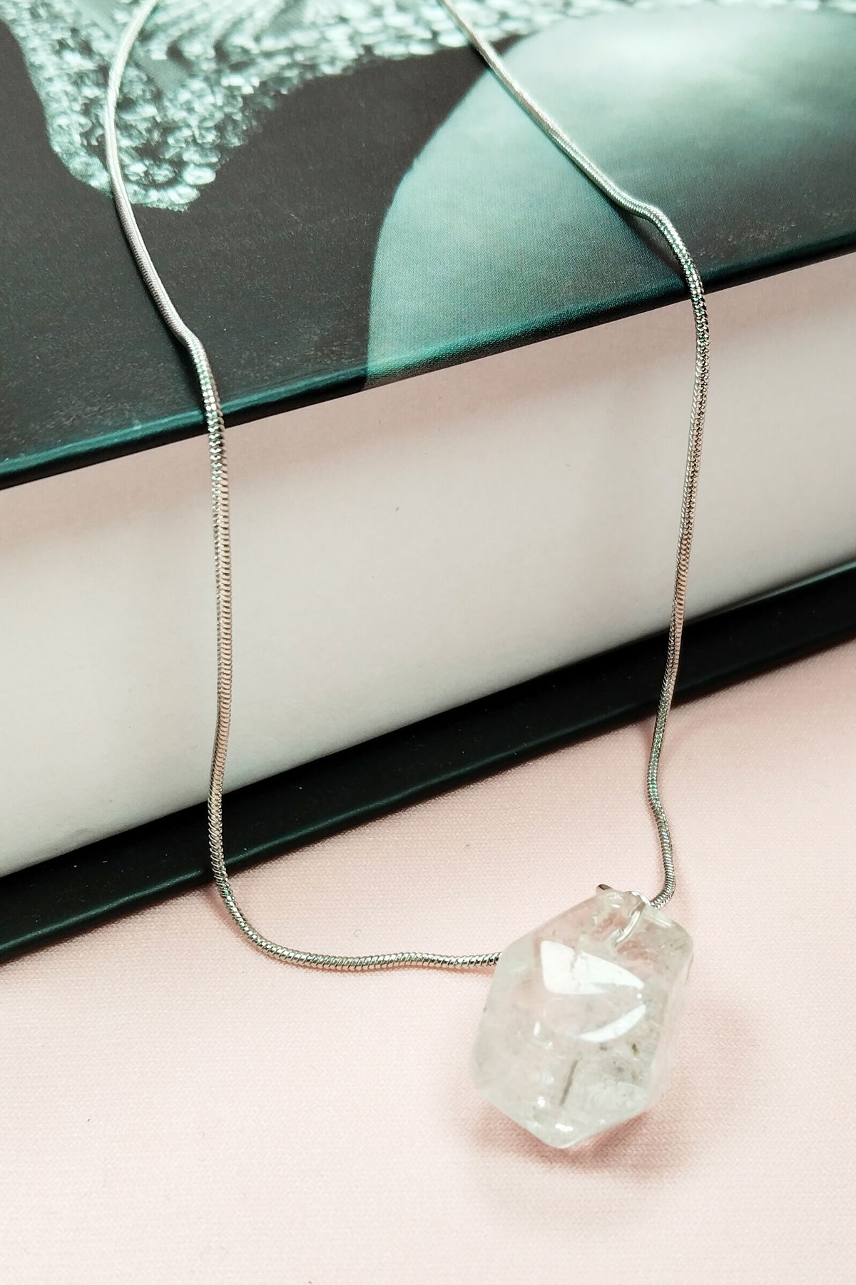 Quartz Natural Stone Handmade Pendant with Chain: 2 cm Chain: 20 cm Boxed