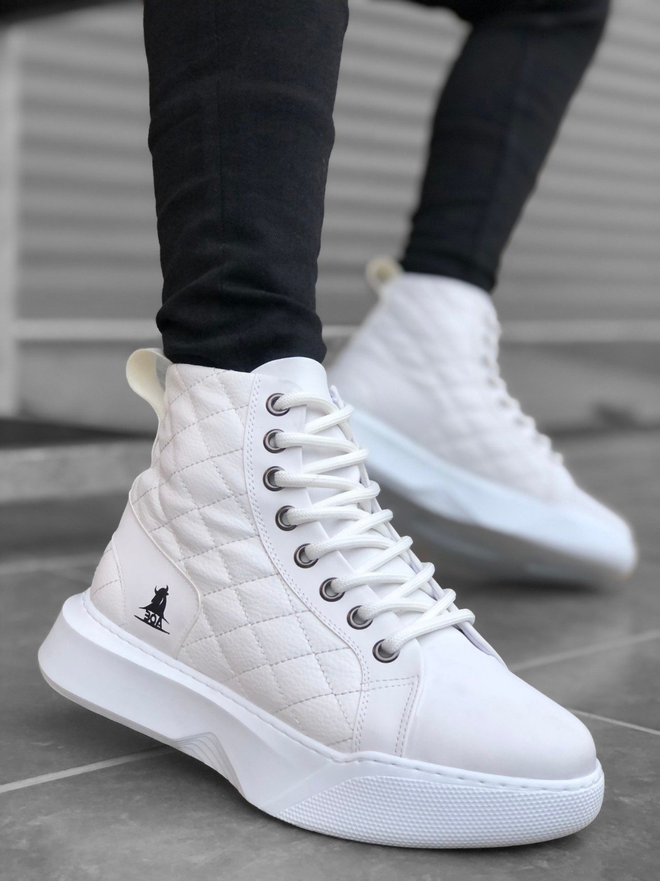 Lace-up White Quilted Men's High Sole Sport Boots