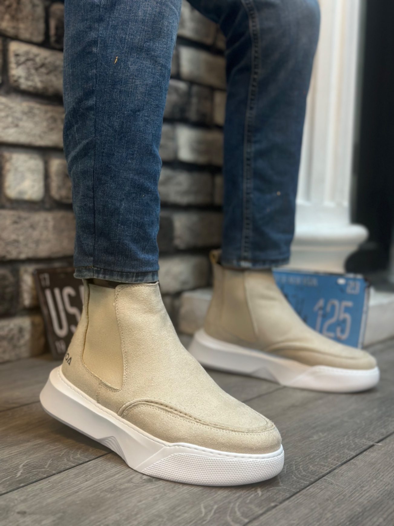 Unlaced Men's Cream Suede High Sole Sport Boots