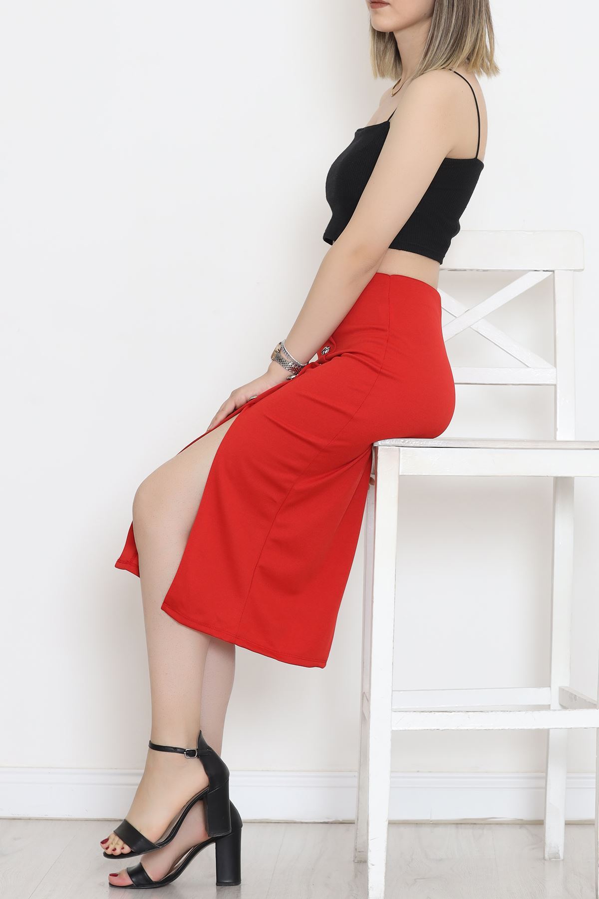 Buttoned Slit Skirt Red