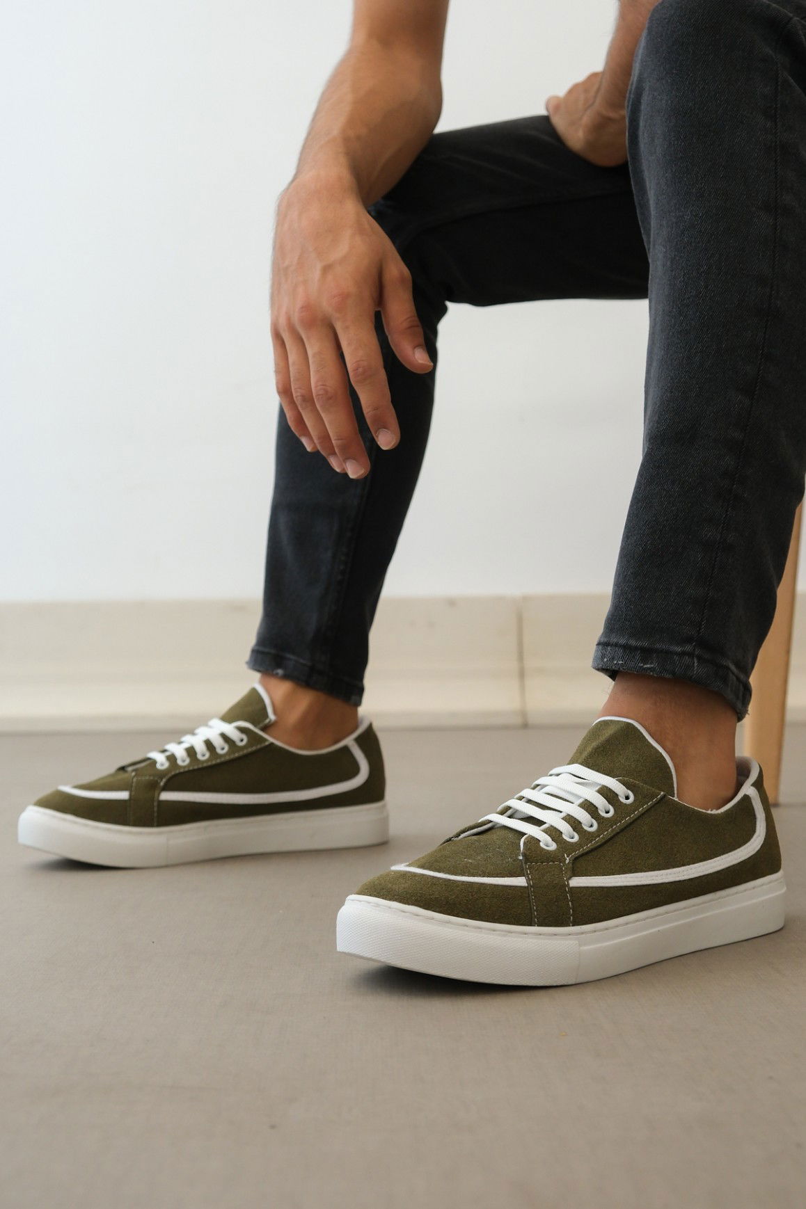 Lace-up Leather Dust Casual Green Color Sneakers