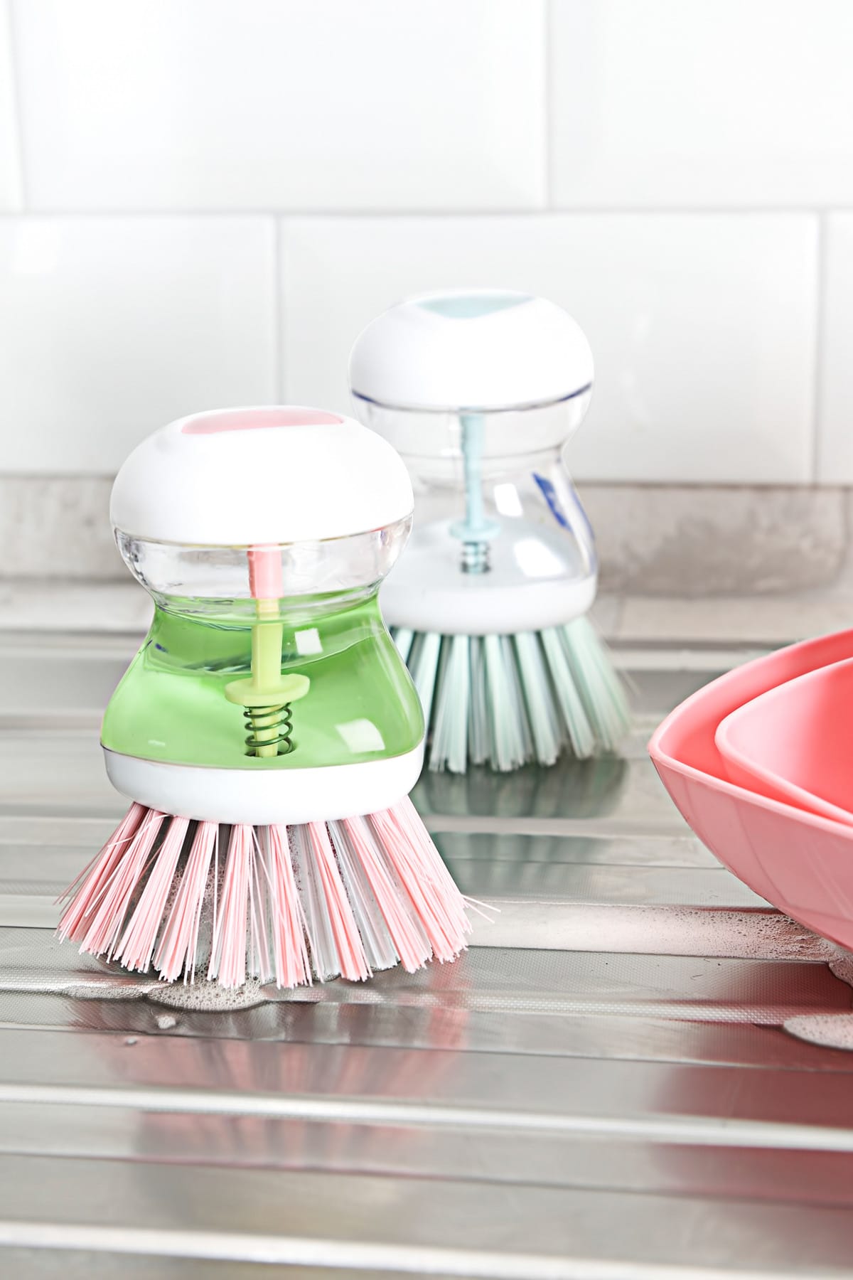 Dish Brush with Detergent Reservoir - Meticulous