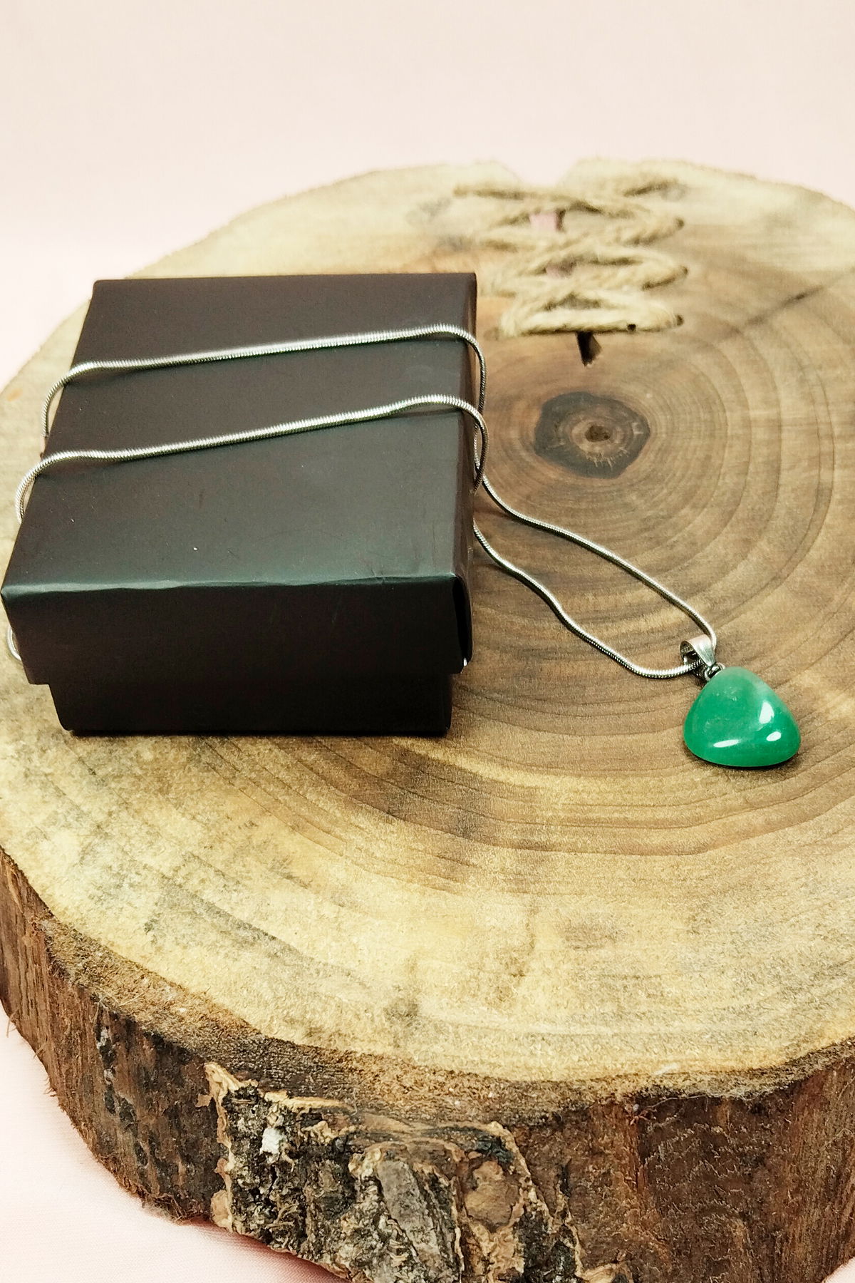 Jade Stone Natural Stone Handmade Pendant with Chain: 2 cm Chain: 20 cm Boxed