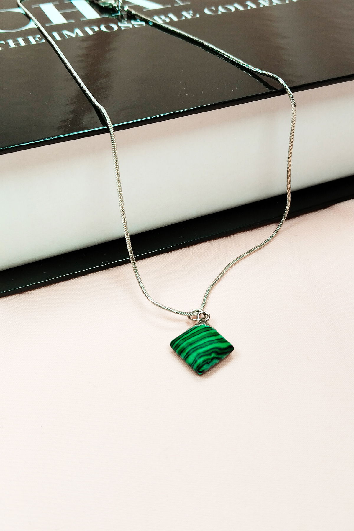 Malachite Natural Stone Handmade Pendant with Chain: 1.5 cm Chain: 20 cm Boxed