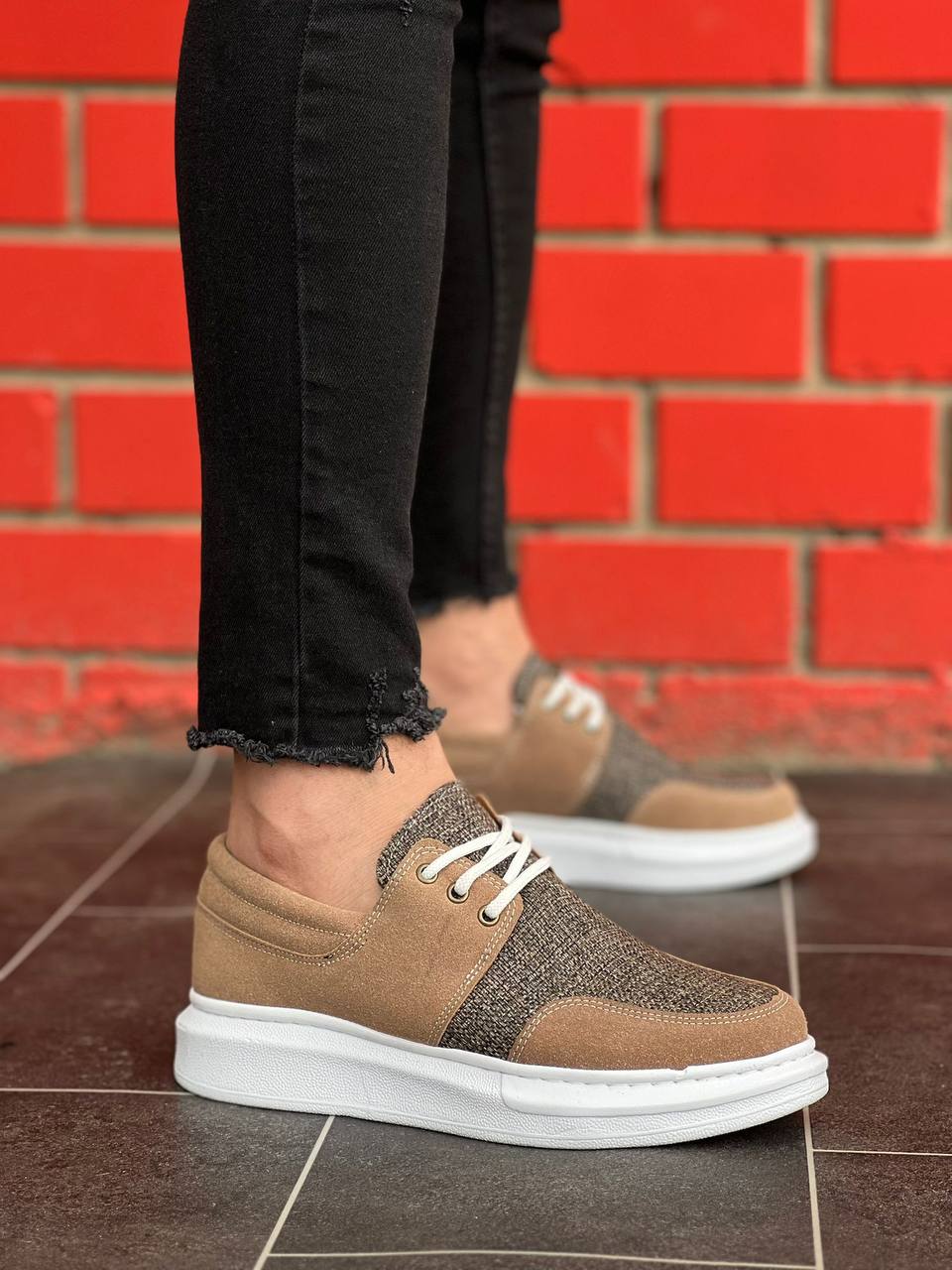 Men's Lace-Up Tan Casual Shoes