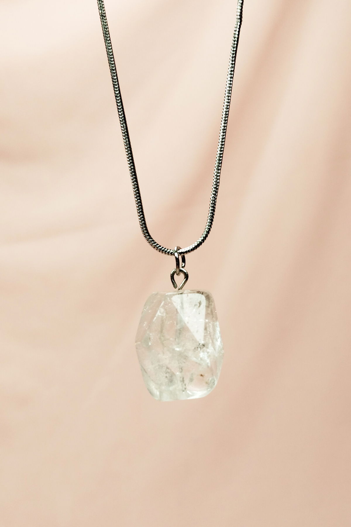 Quartz Natural Stone Handmade Pendant with Chain: 2 cm Chain: 20 cm Boxed