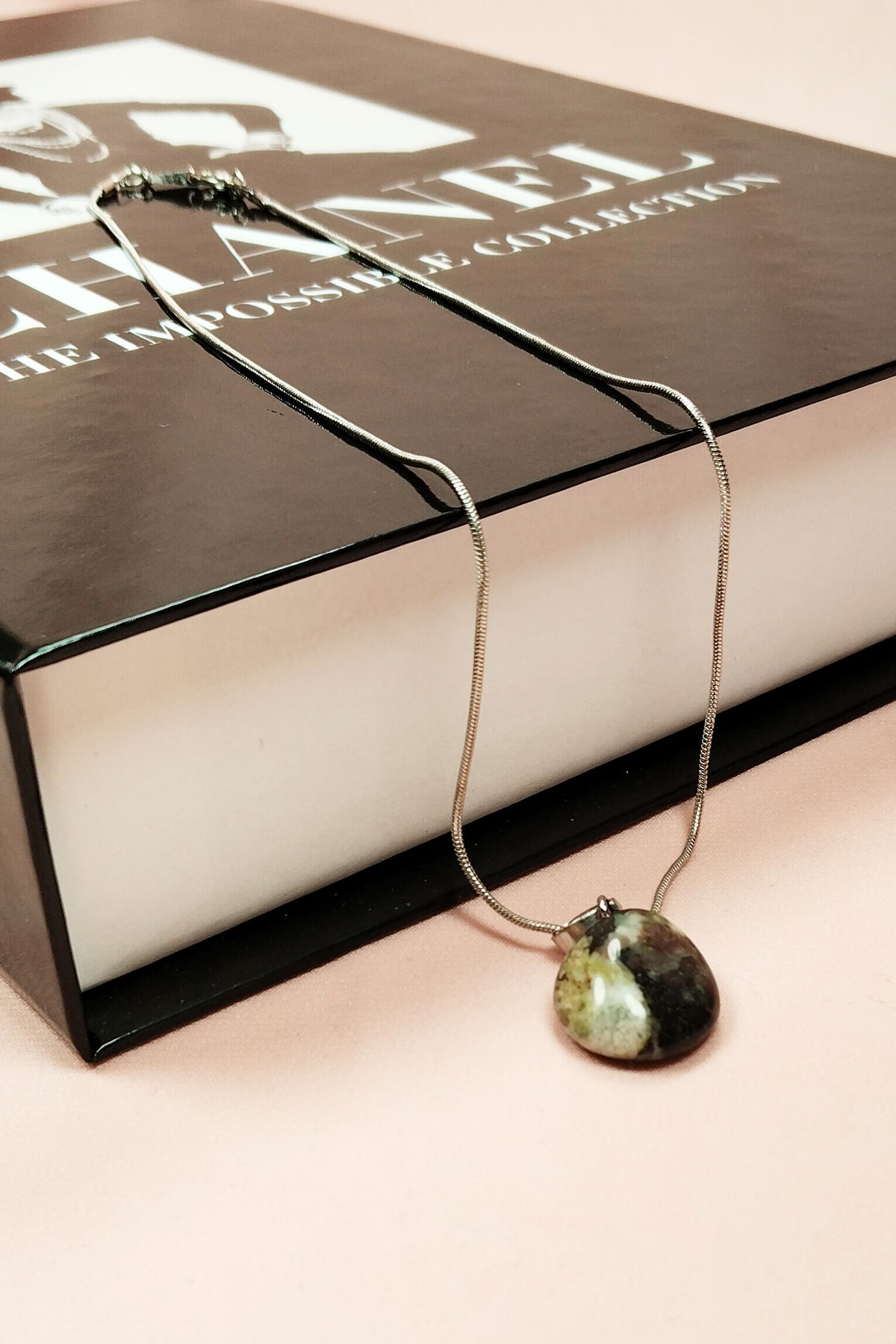 Tourmaline Natural Stone Handmade Pendant with Chain: 2 cm Chain: 20 cm Boxed