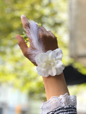 Bride to be Bridesmaid Bride Bracelet Feather and Pearl Bead Detailed White Color Bachelorette Party Bracelet 10 Pcs