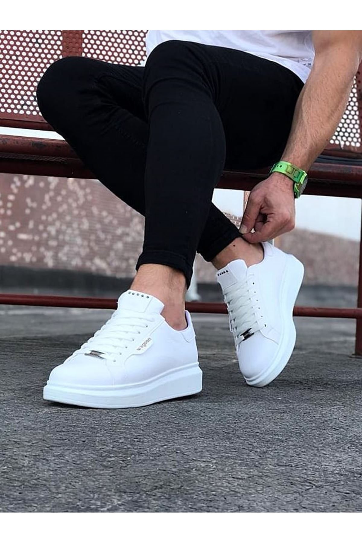 White Flat Men's Casual Shoes