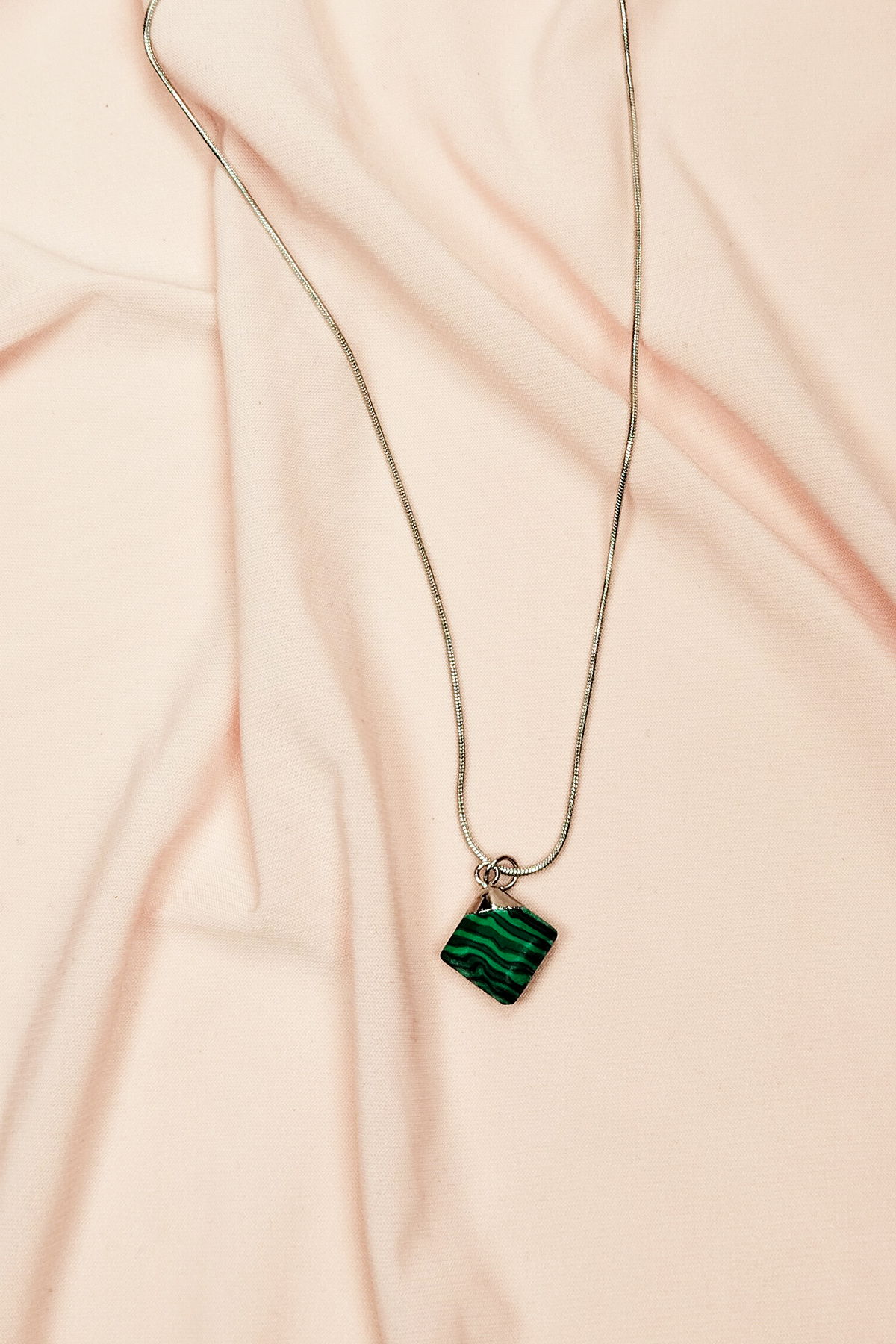 Malachite Natural Stone Handmade Pendant with Chain: 1.5 cm Chain: 20 cm Boxed