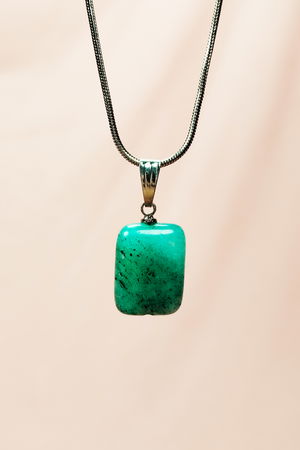 Apatite Natural Stone Handmade Pendant with Chain: 2 cm Chain: 20 cm Boxed