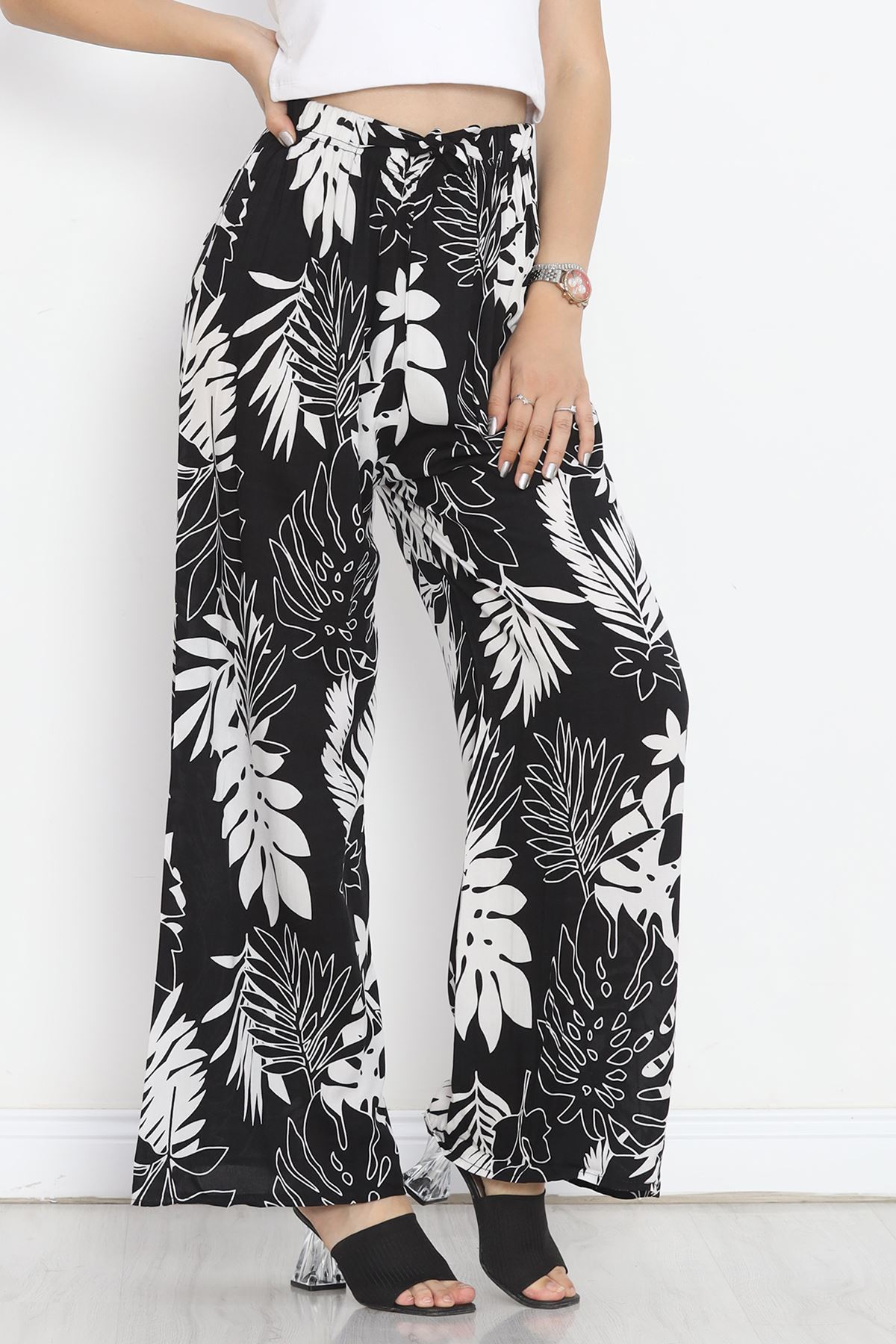 Woven Pants Black and White