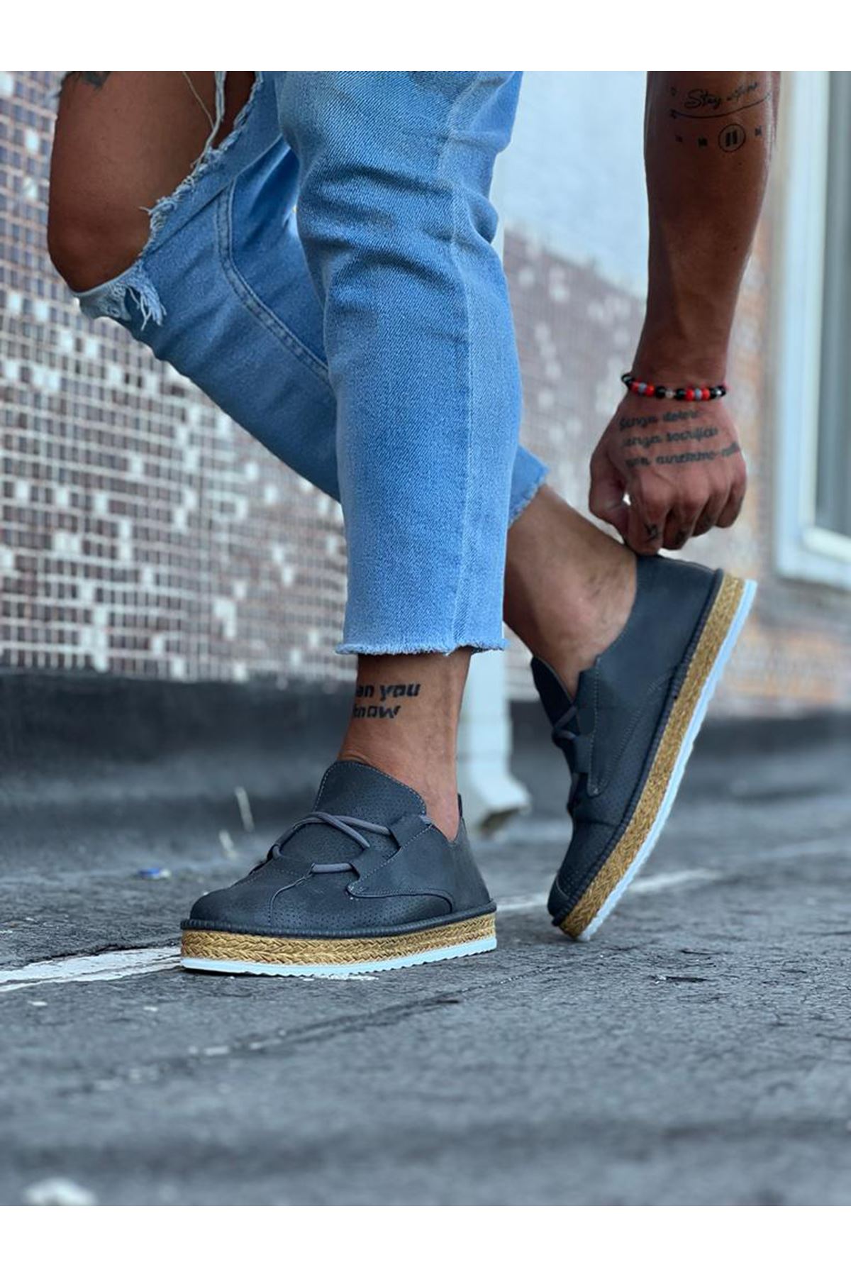 5 Men's Casual Shoes in Gray