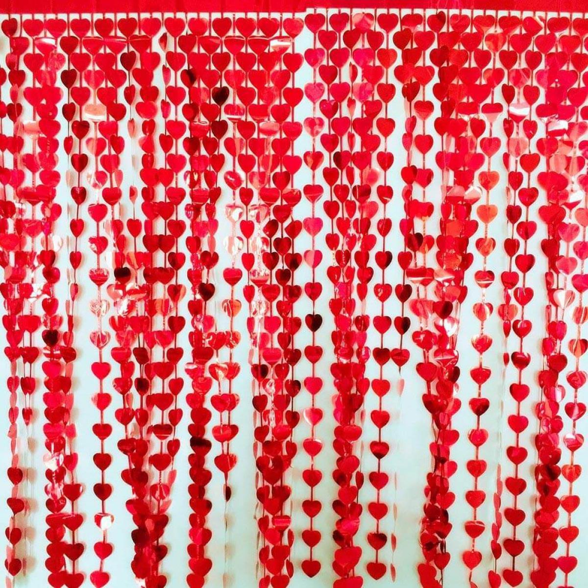 Red Color Heart Shaped Metalized Fringed Backdrop Curtain Decoration