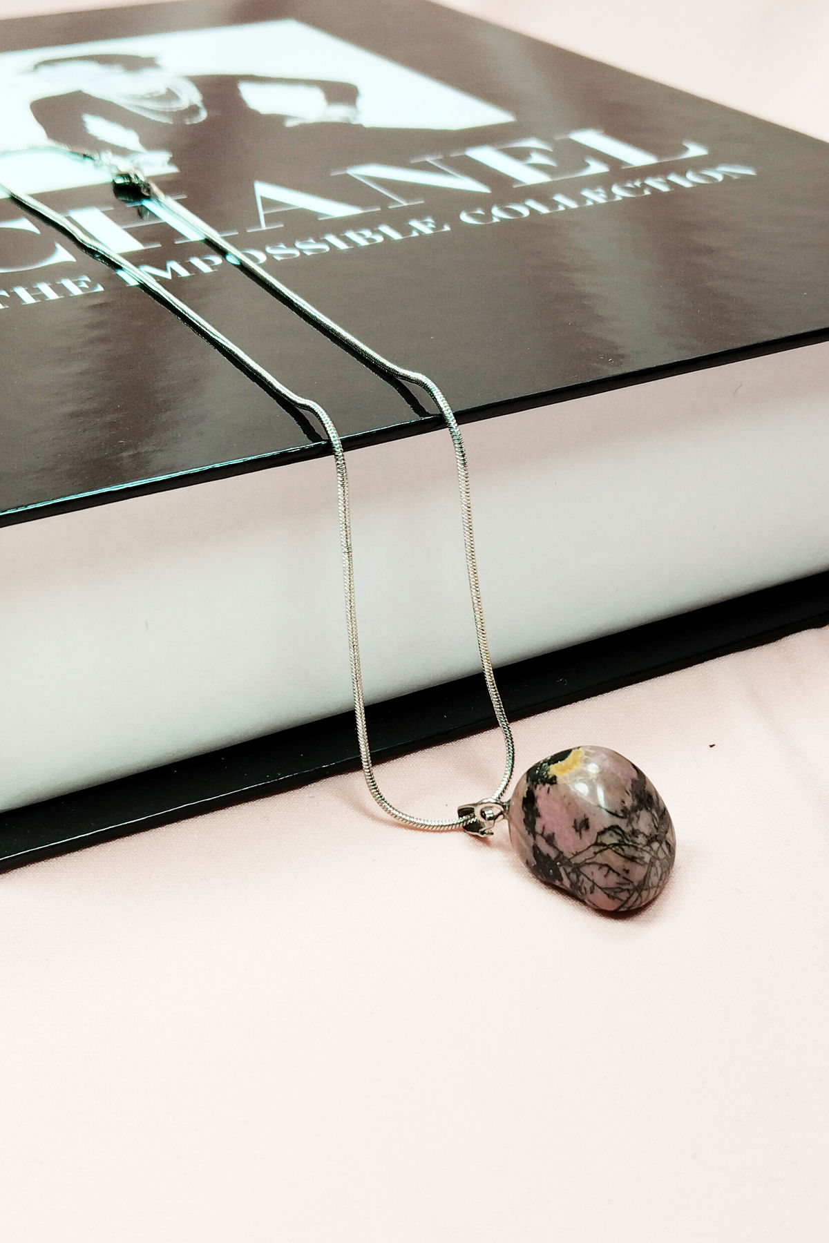 Rhodonite Natural Stone Handmade Pendant with Chain: 2 cm Chain: 20 cm Boxed