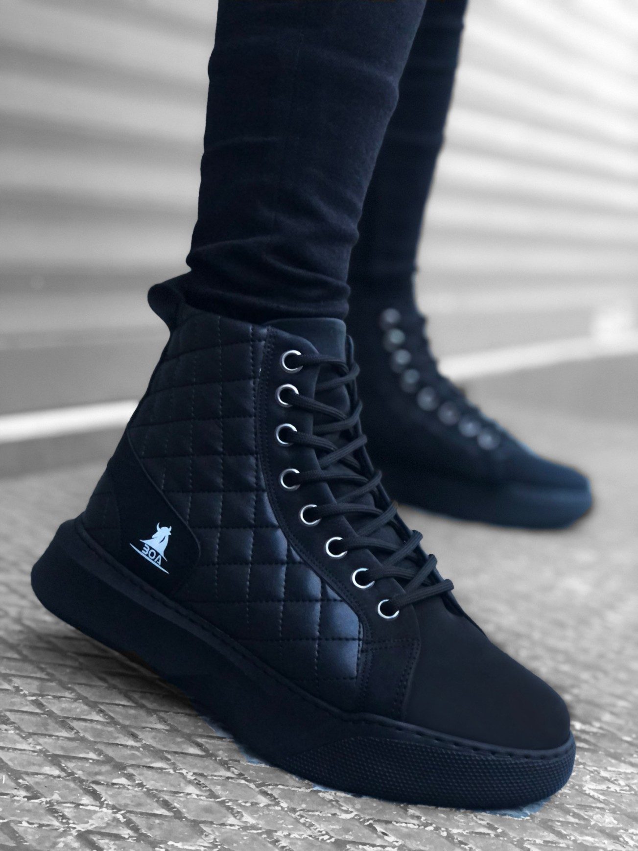 Lace-up Black Quilted Men's High Sole Sport Boots