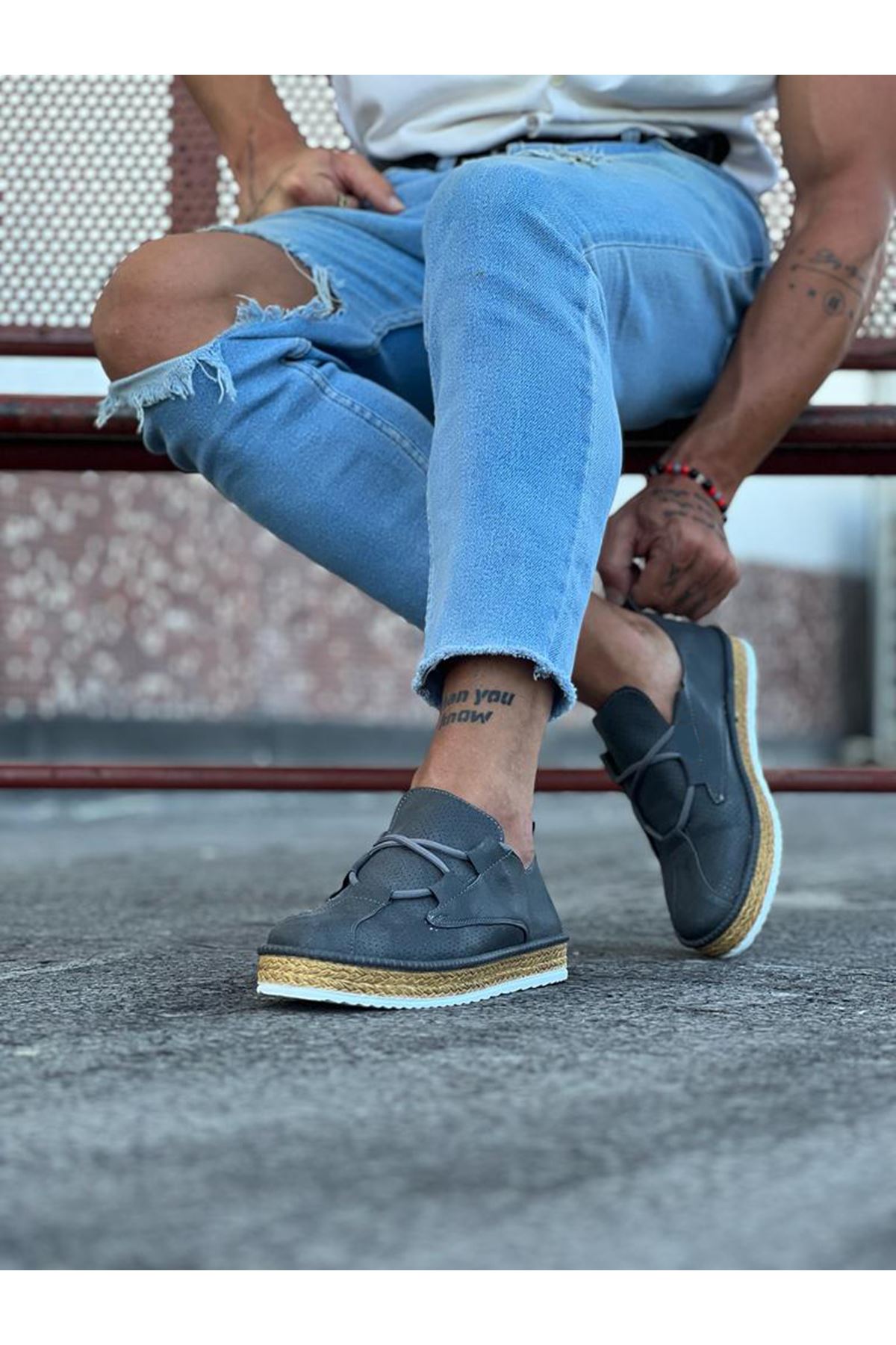 5 Men's Casual Shoes in Gray