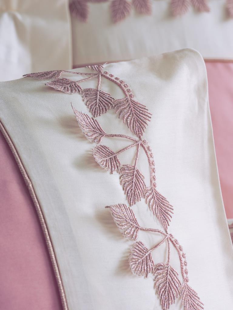 Embroidered Double Satin Duvet Cover Niobe Pink