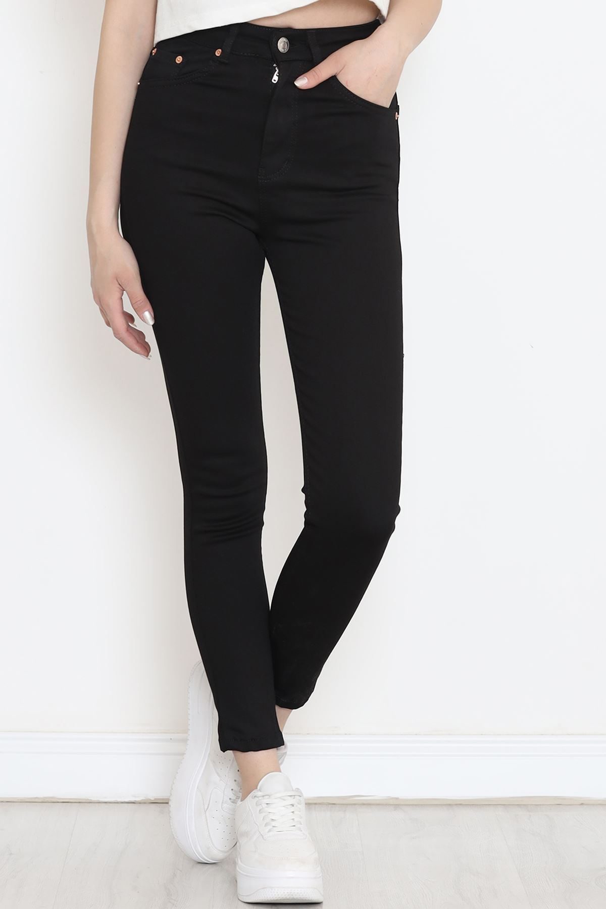 Narrow Leg Jeans Black1