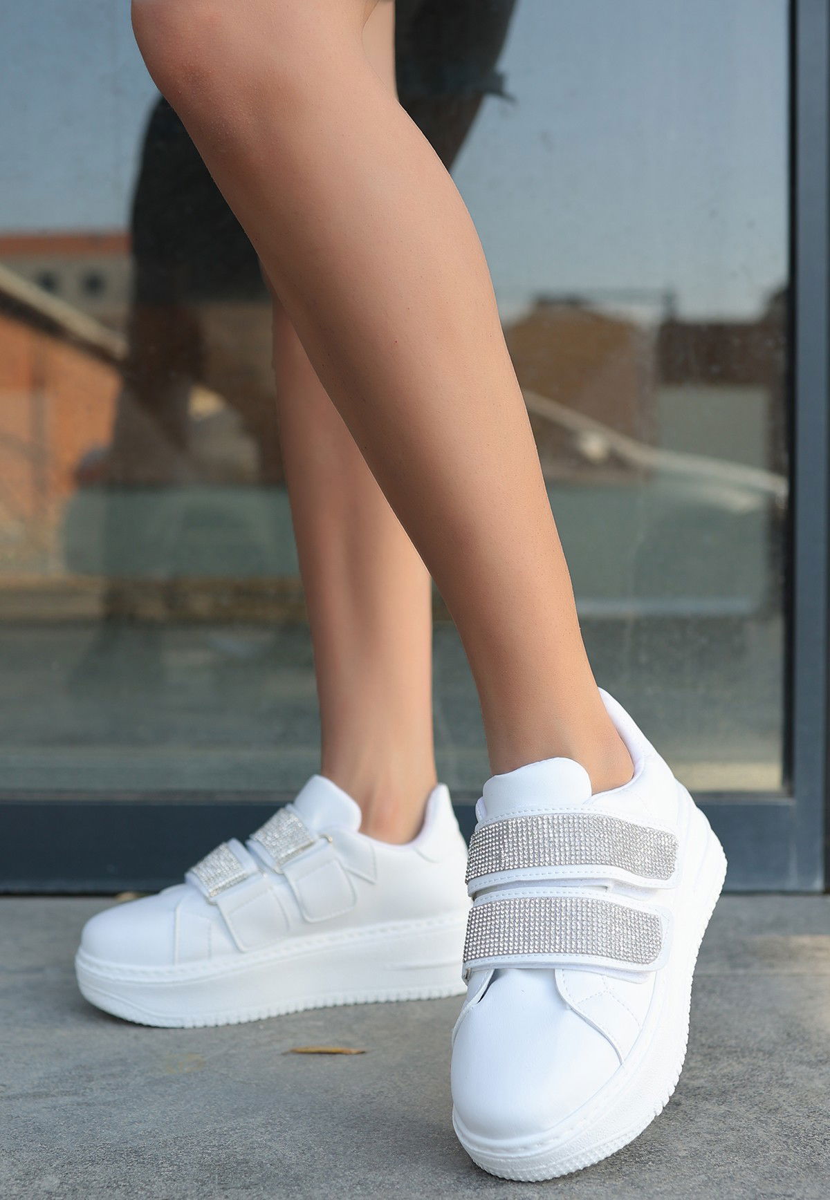 Jarxi White Skin Velcro Sneakers