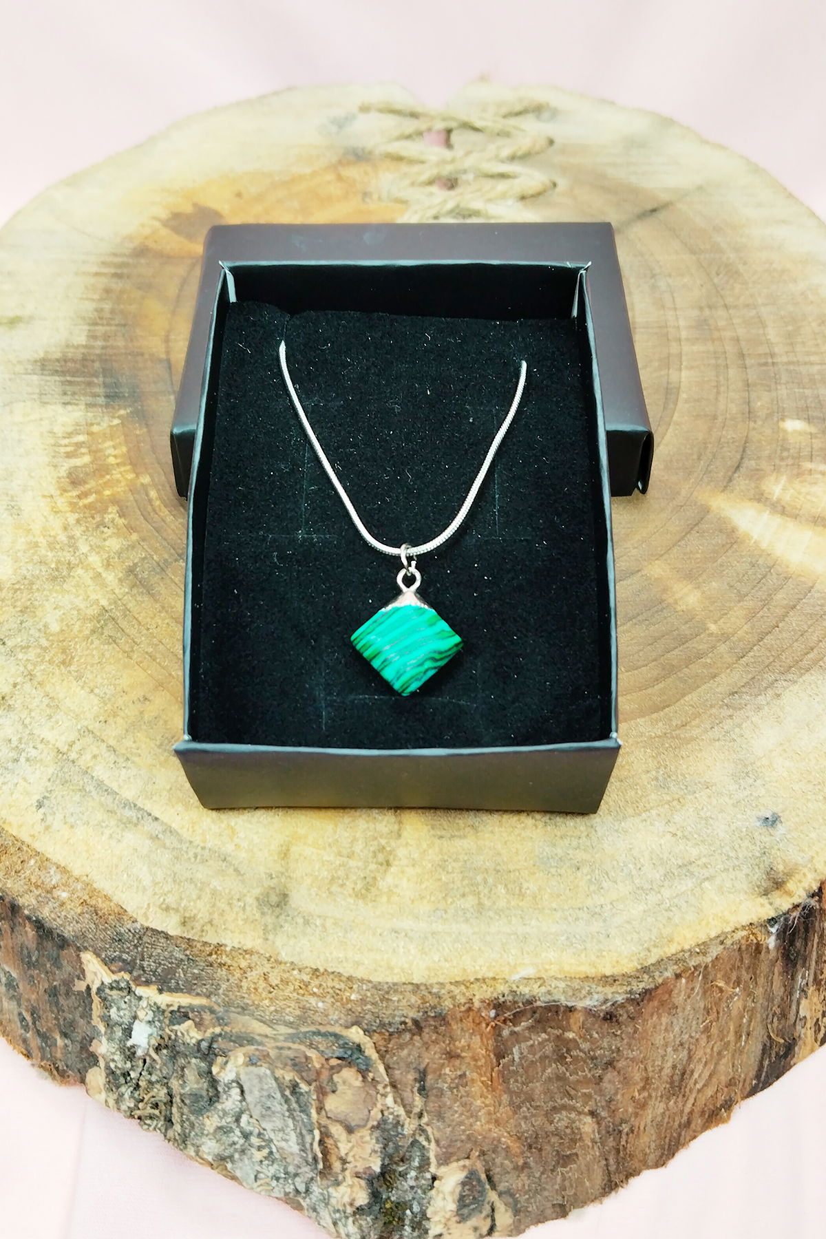 Malachite Natural Stone Handmade Pendant with Chain: 1.5 cm Chain: 20 cm Boxed