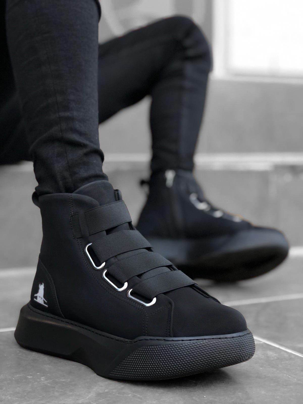 Men's High-Top Black High-Top Black Soled Sport Boots with Straps