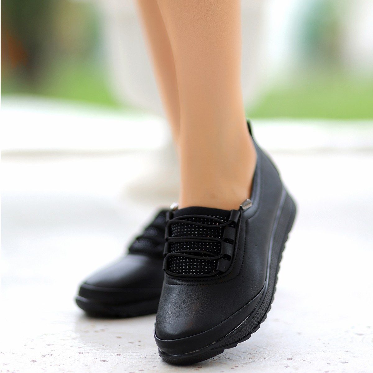 Black Skin Bead Detailed Sneakers