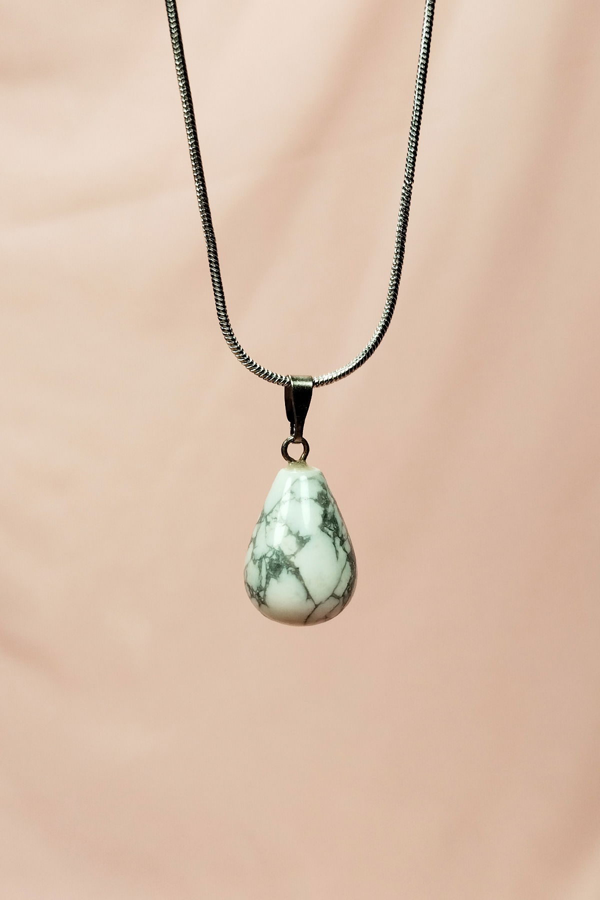 Havlite Natural Stone Handmade Pendant with Chain: 2 cm Chain: 20 cm Boxed