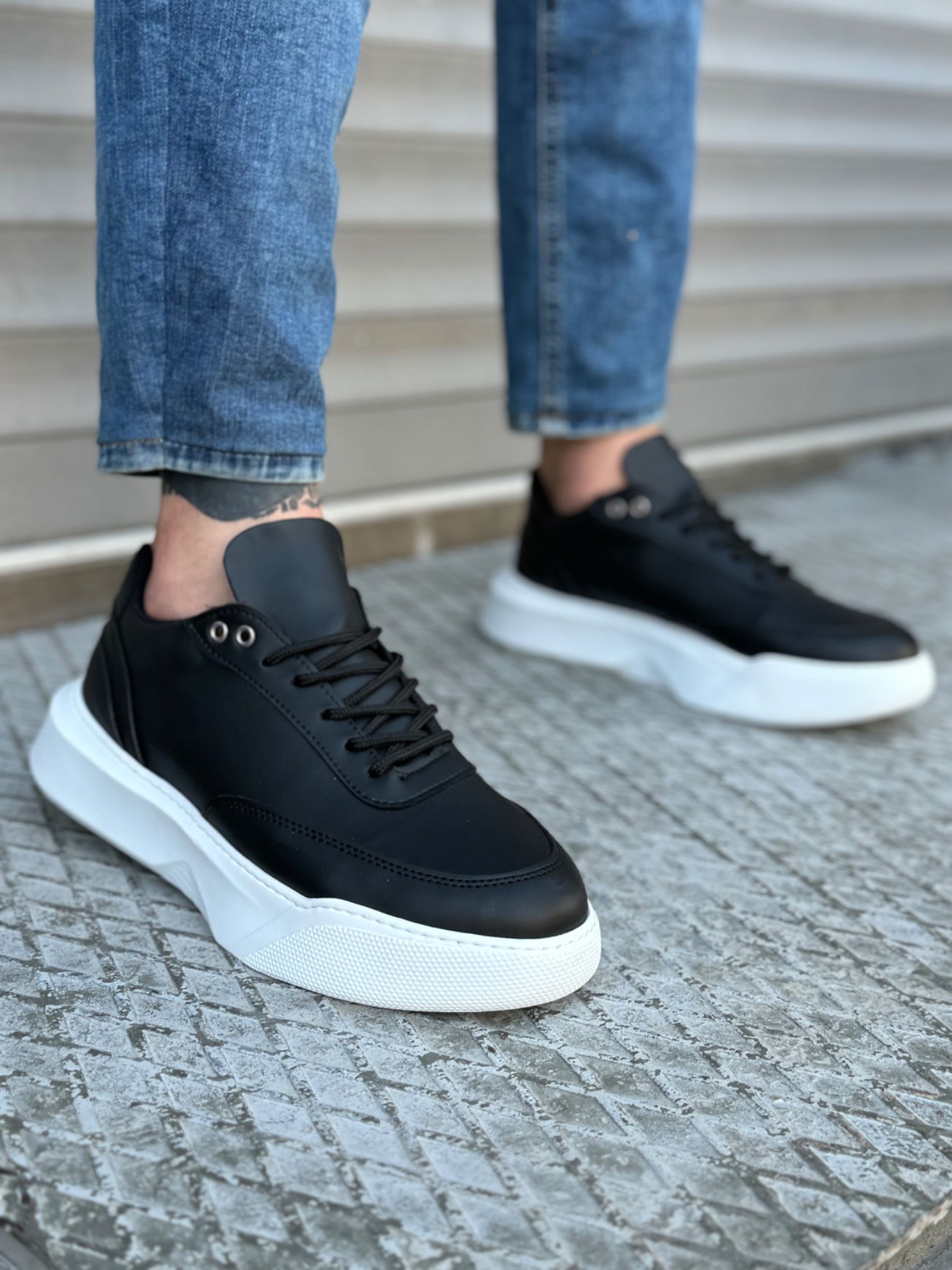 Casual Lace-Up Men's High Sole Black Sneakers