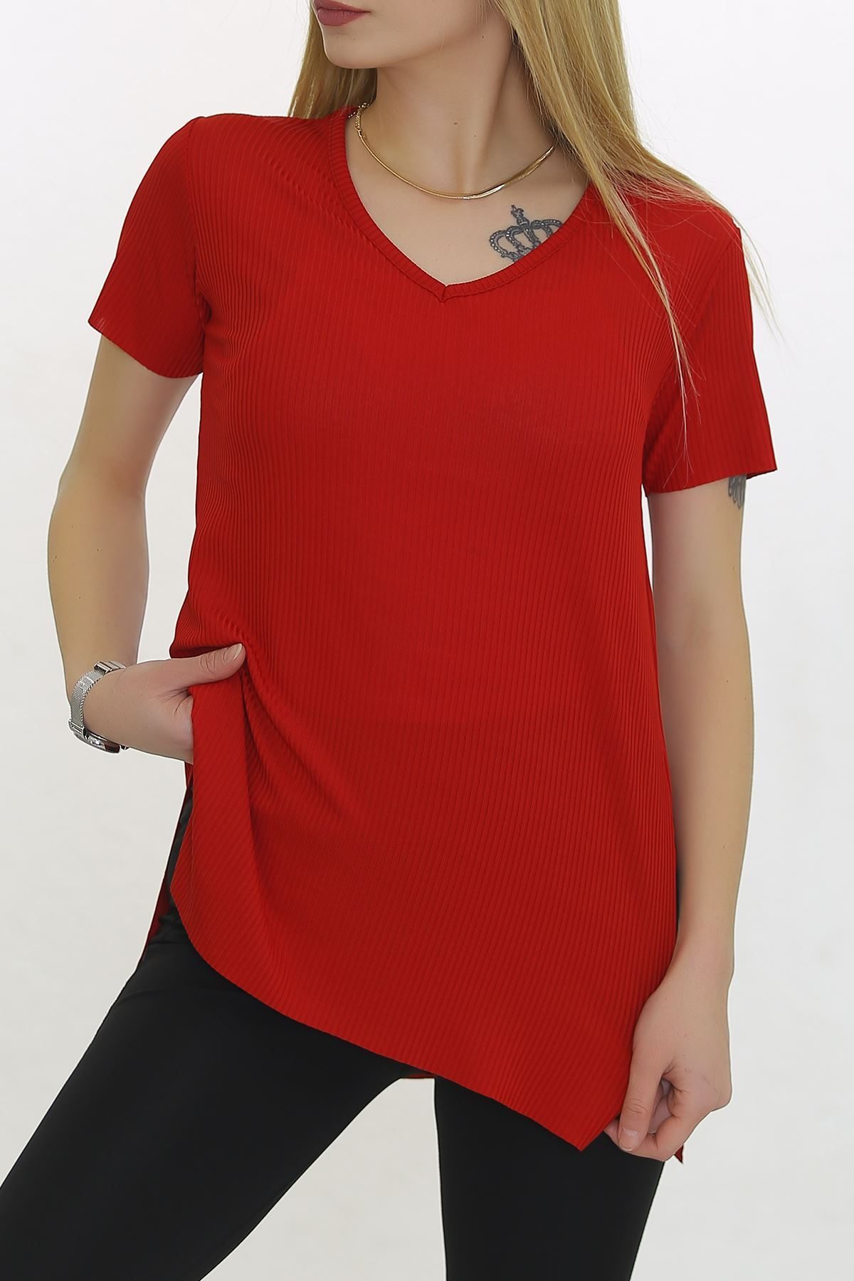 V-Neck T-Shirt with Slits Red