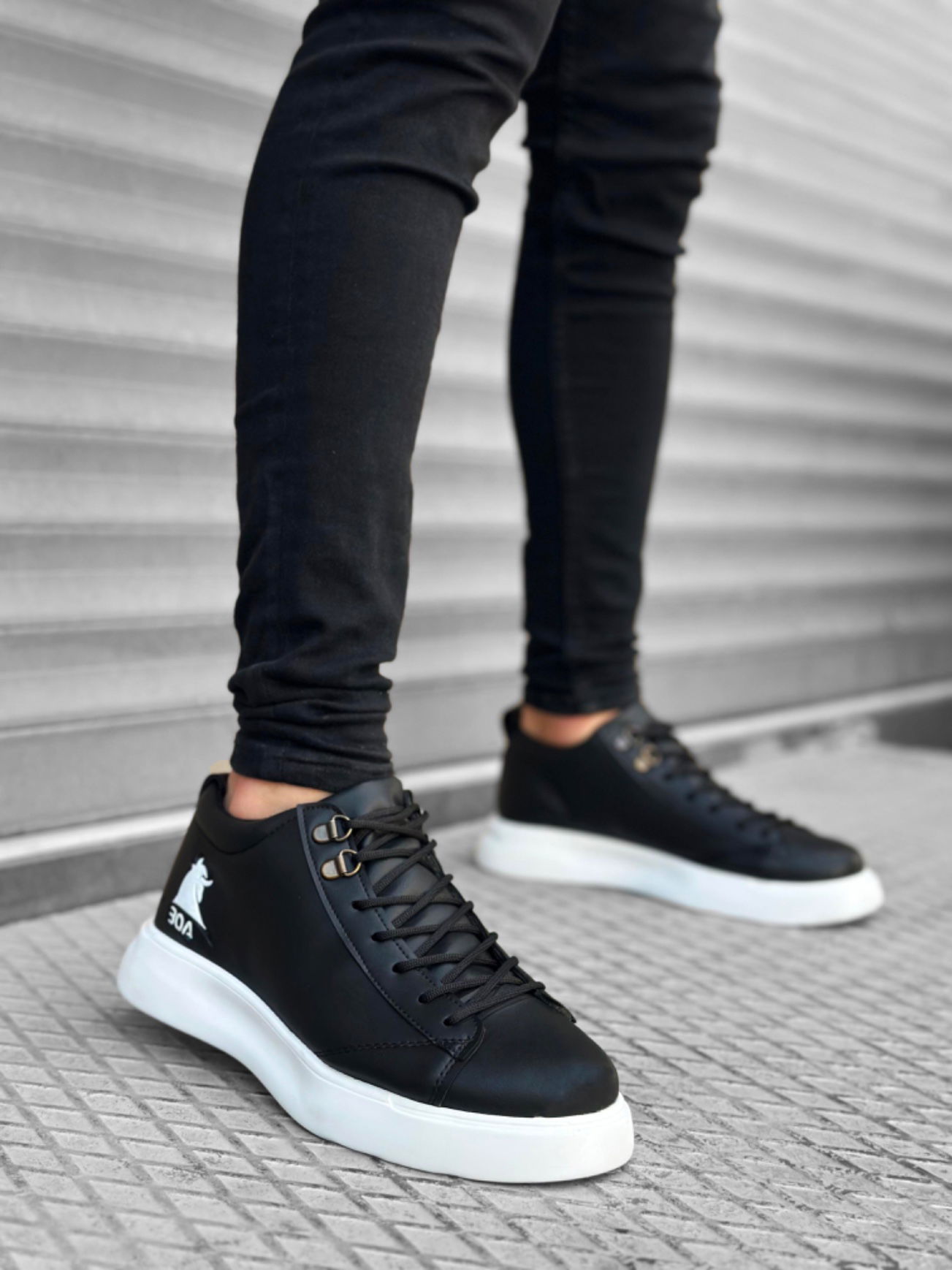 BA0220 Lace-up Men's High-top Black Skin White Sole Sneakers