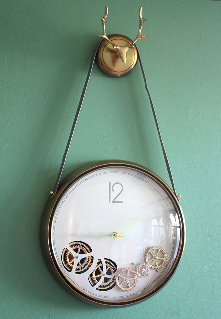 Wall Clock with Wheel and Deer Alk1586