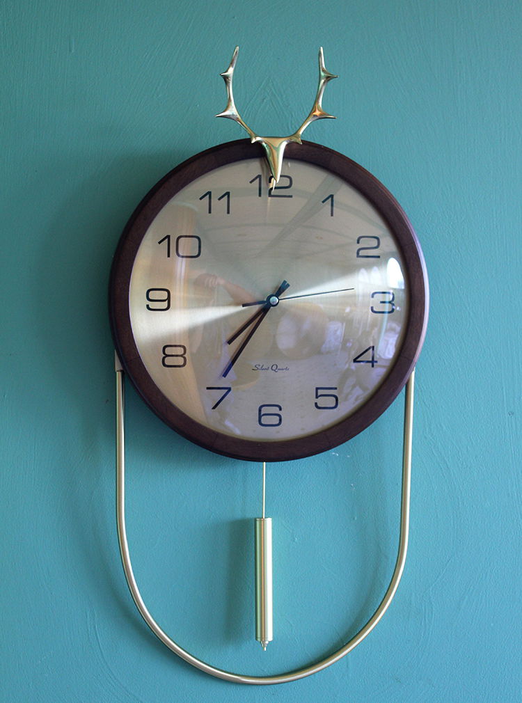 Deer Wall Clock with Pendulum Alk1580