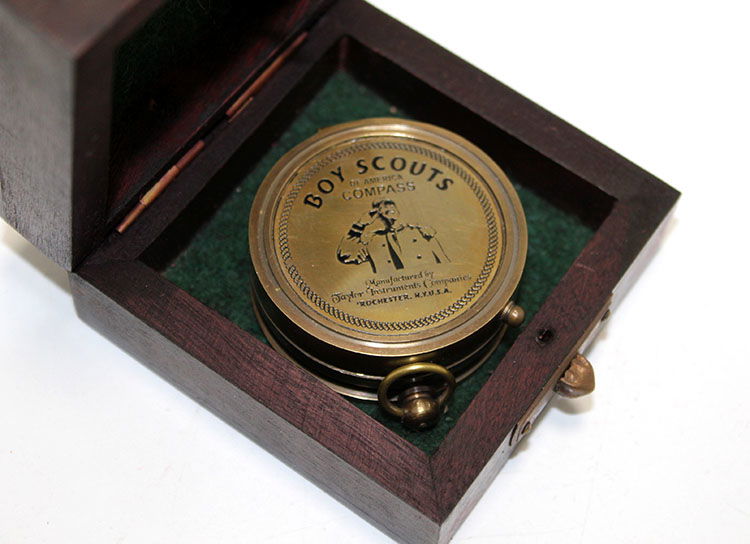 Brass Compass with Wooden Box KSK123