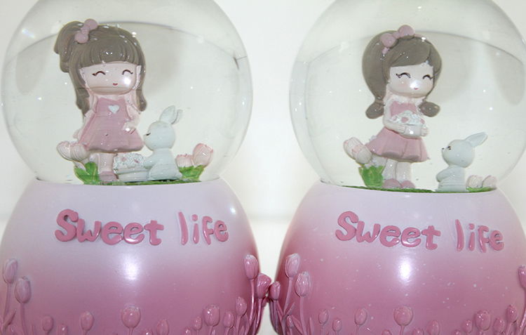 Snow Globe Lighted Musical Globe 13 Cm ALK282