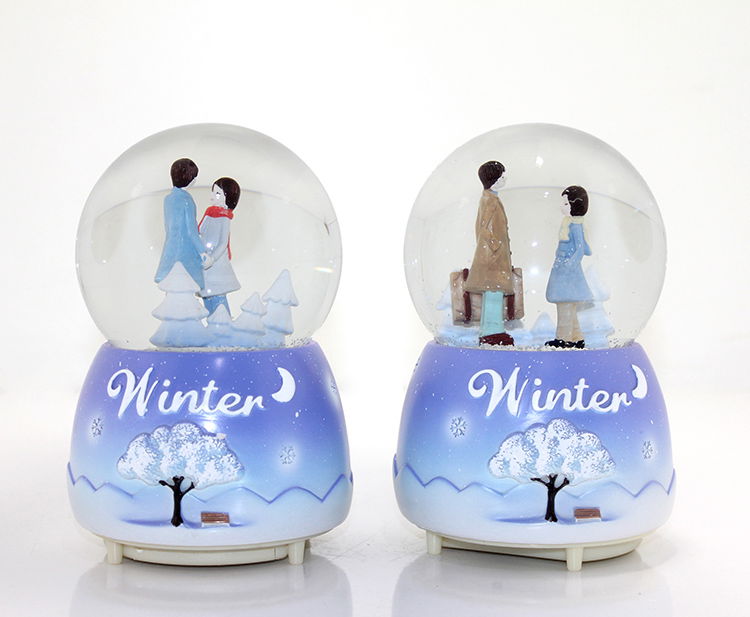 Snow Globe Lighted Musical Globe 13 Cm ALK288