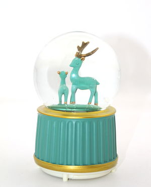 Deer Lighted Musical Snow Globe 13 Cm Alk1986