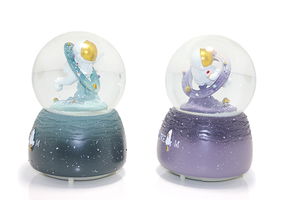 Lighted Musical Spray Snow Globe 16 cm ALK268