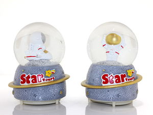 Snow Globe Lighted Musical Globe 13 Cm ALK286