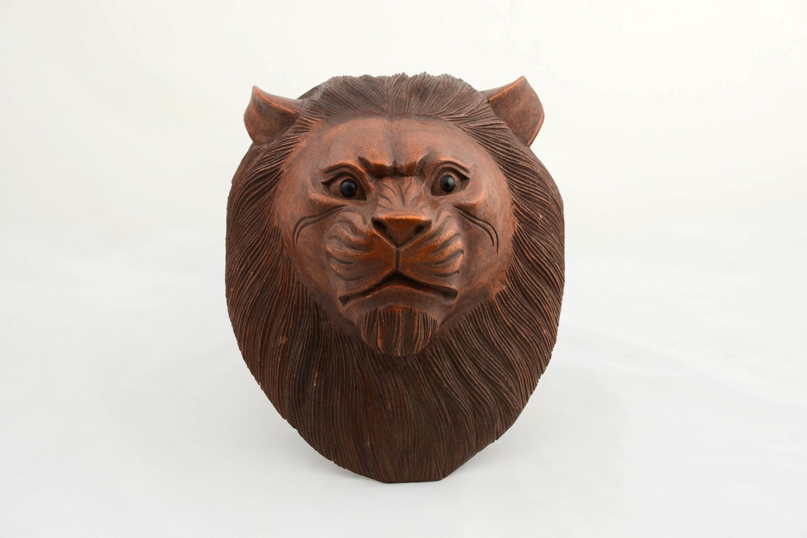 MAHOGANY HAND CARVED DECORATIVE LION BUST ST00012