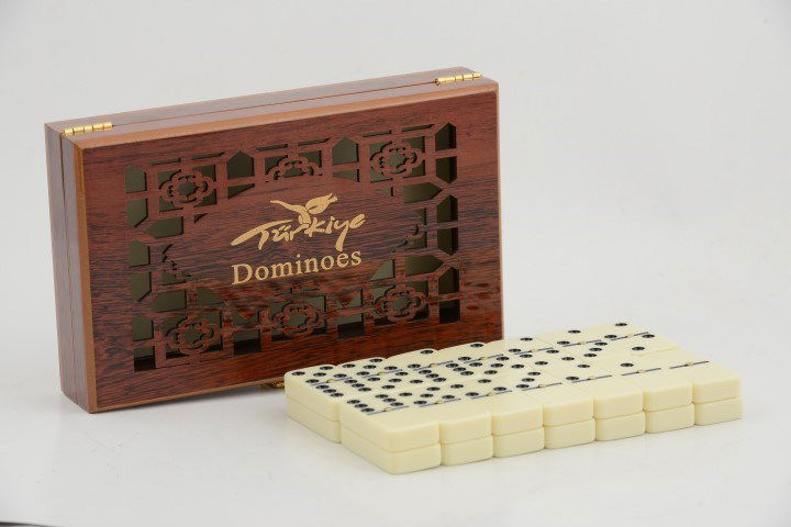 Wooden Boxed Dominoes Game Alk2268