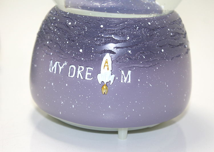 Lighted Musical Spray Snow Globe 16 cm ALK268